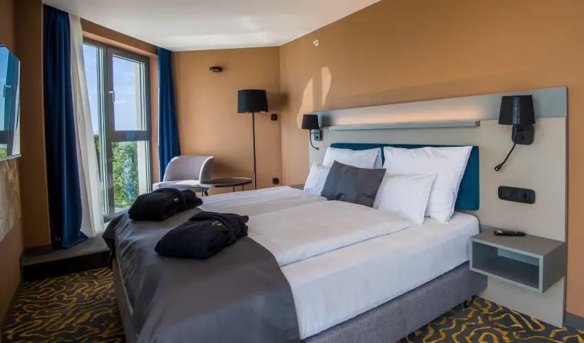 Hotel Helikon Keszthely - M�rcius 15.  (min. 2 �j)