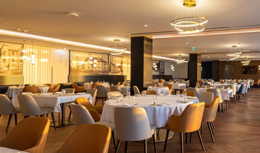 Hotel Helikon Keszthely - M�rcius 15.  (min. 2 �j)