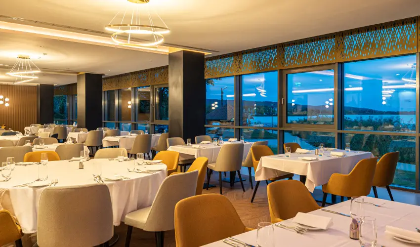Hotel Helikon Keszthely - M�rcius 15.  (min. 2 �j)
