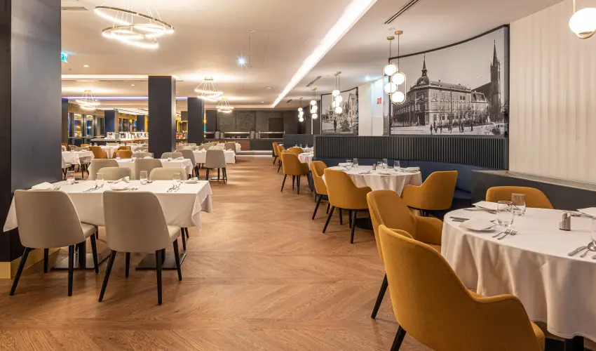 Hotel Helikon Keszthely - M�rcius 15.  (min. 2 �j)