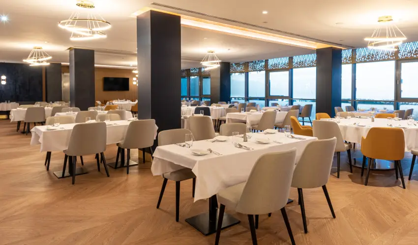 Hotel Helikon Keszthely - M�rcius 15.  (min. 2 �j)