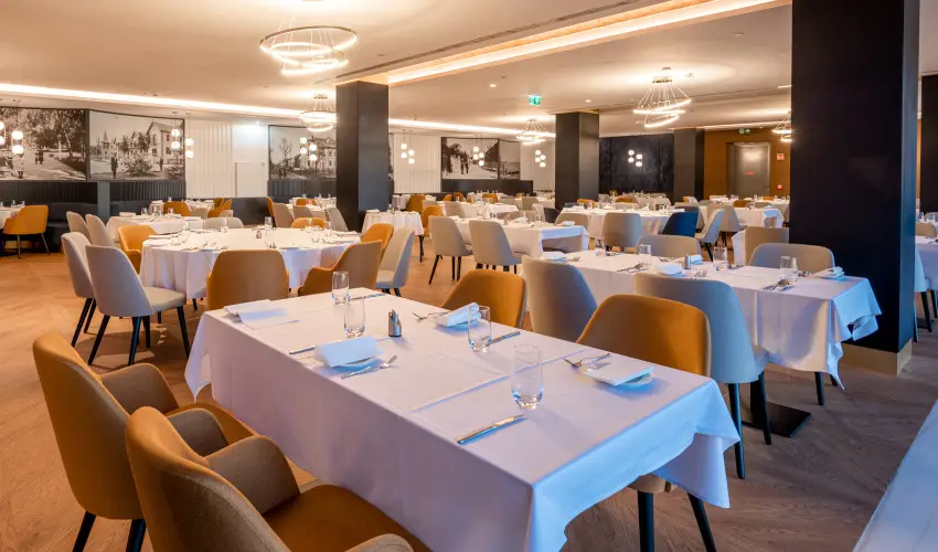 Hotel Helikon Keszthely - M�rcius 15.  (min. 2 �j)