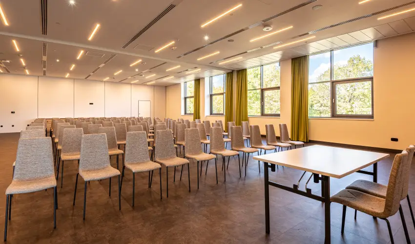 Hotel Helikon Keszthely - M�rcius 15.  (min. 2 �j)