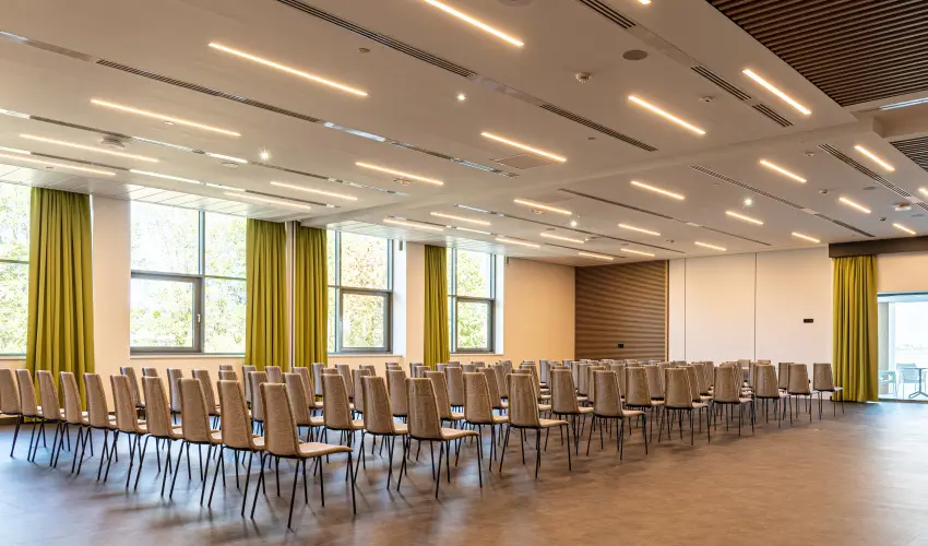 Hotel Helikon Keszthely - M�rcius 15.  (min. 2 �j)