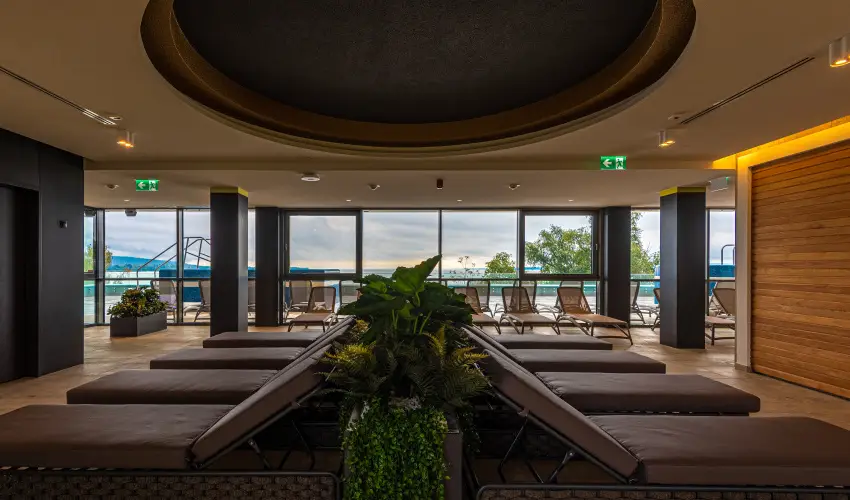 Hotel Helikon Keszthely - M�rcius 15.  (min. 2 �j)