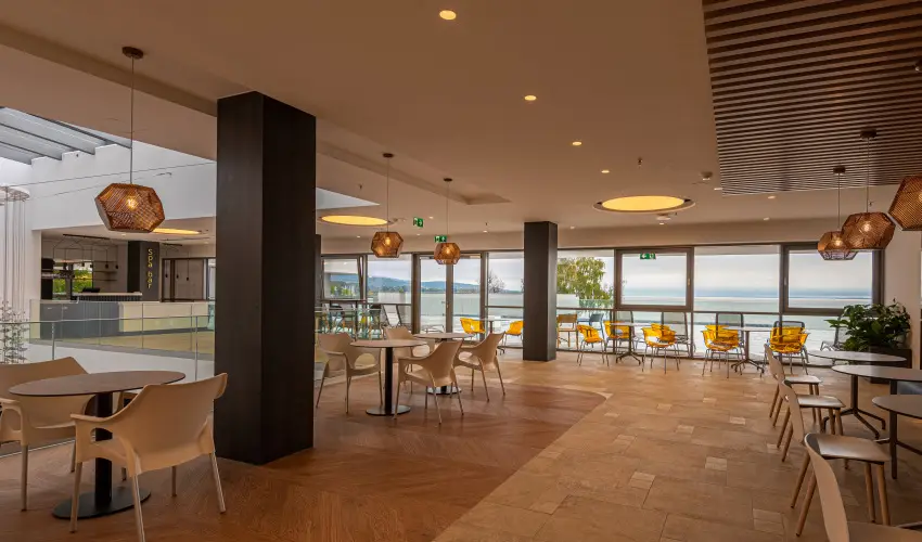 Hotel Helikon Keszthely - M�rcius 15.  (min. 2 �j)