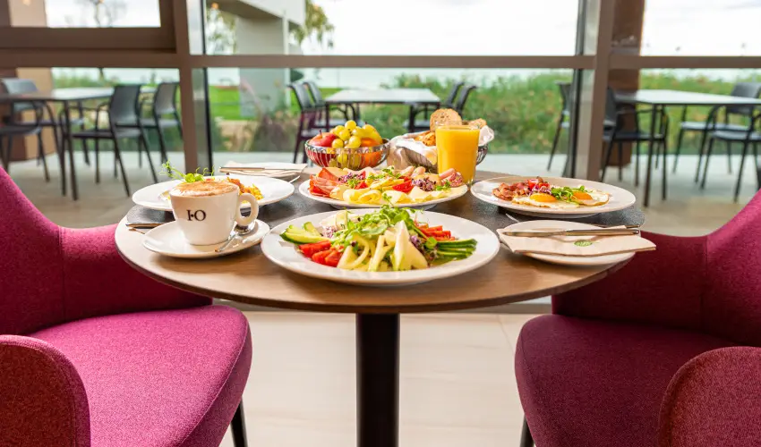 Hotel Helikon Keszthely - M�rcius 15.  (min. 2 �j)