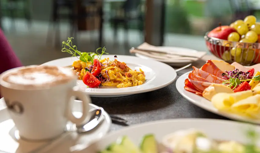 Hotel Helikon Keszthely - M�rcius 15.  (min. 2 �j)