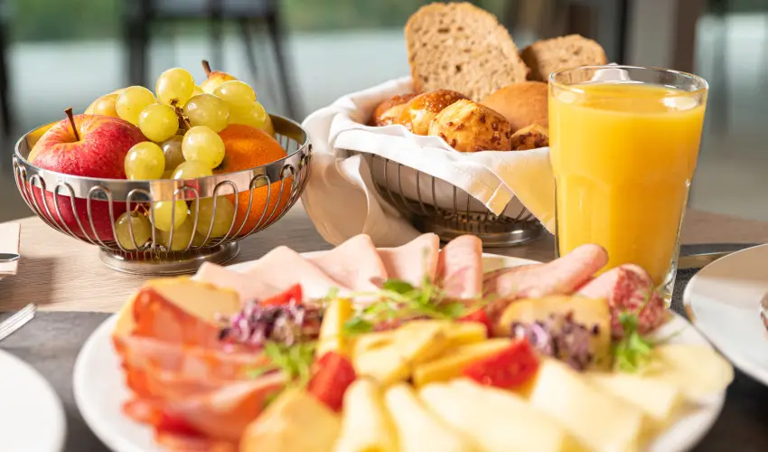 Hotel Helikon Keszthely - M�rcius 15.  (min. 2 �j)
