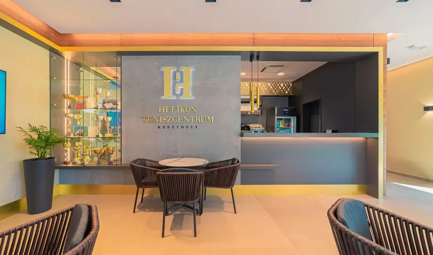 Hotel Helikon Keszthely - M�rcius 15.  (min. 2 �j)
