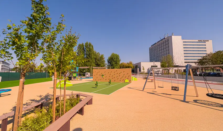Hotel Helikon Keszthely - M�rcius 15.  (min. 2 �j)