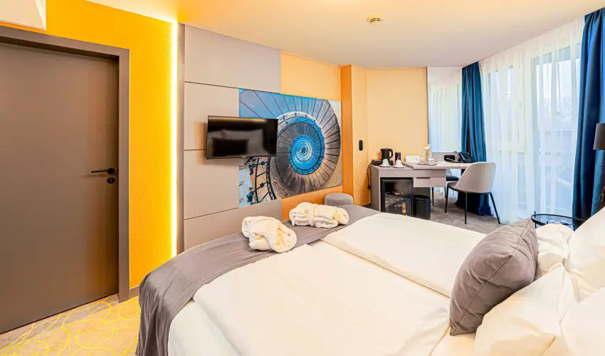 Hotel Helikon Keszthely - M�rcius 15.  (min. 2 �j)
