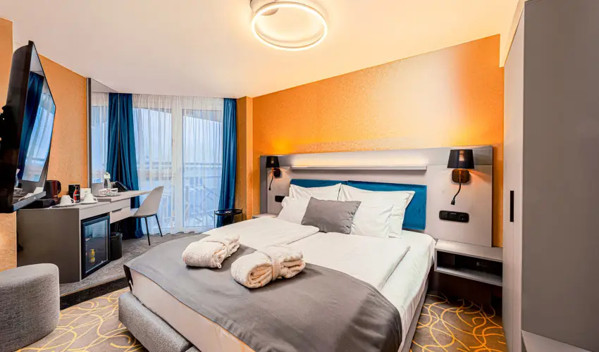 Hotel Helikon Keszthely - M�rcius 15.  (min. 2 �j)