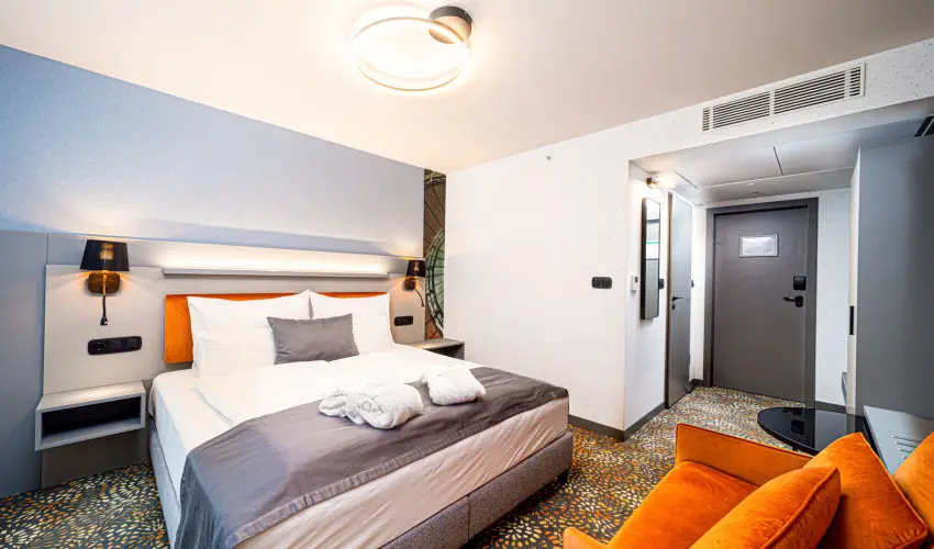 Hotel Helikon Keszthely - M�rcius 15.  (min. 2 �j)