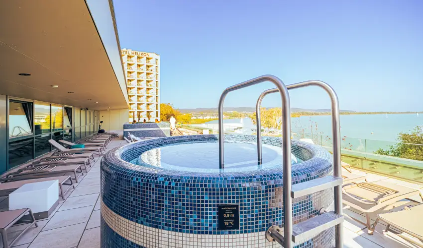 Hotel Helikon Keszthely - M�rcius 15.  (min. 2 �j)