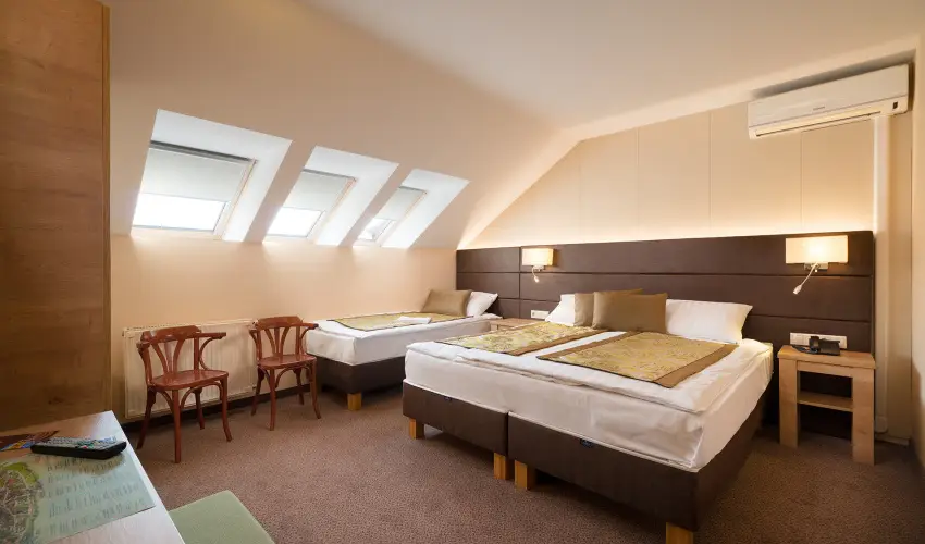 Hotel Honti Wellness �s Konferencia Sz�lloda Visegr�d - M�rcius 15. 