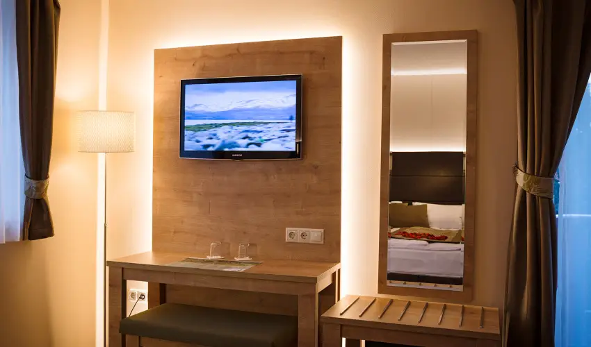 Hotel Honti Wellness �s Konferencia Sz�lloda Visegr�d - M�rcius 15. 