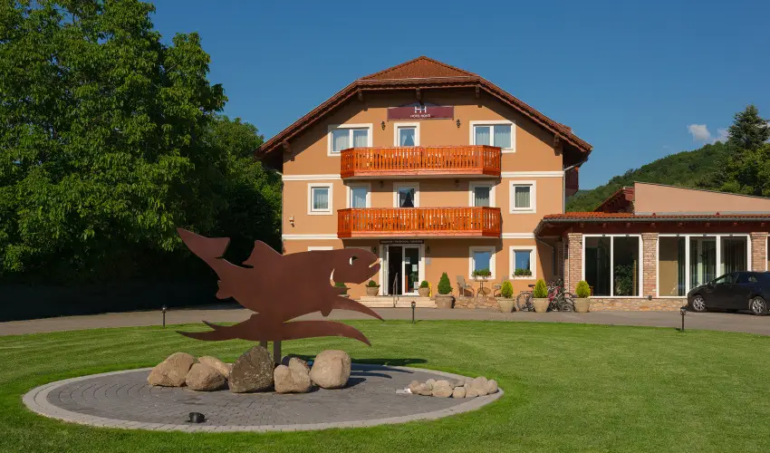 Hotel Honti Wellness �s Konferencia Sz�lloda Visegr�d - M�rcius 15. 