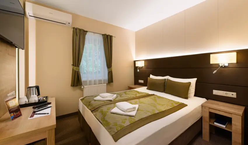 Hotel Honti Wellness �s Konferencia Sz�lloda Visegr�d - M�rcius 15. 