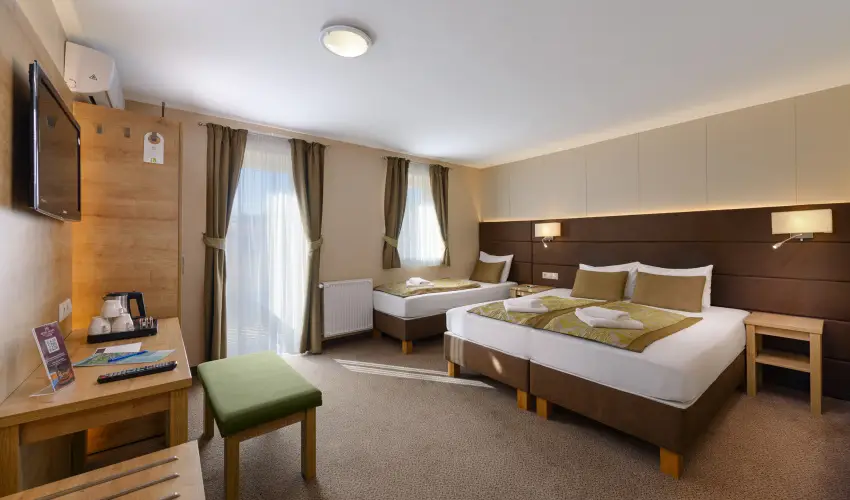 Hotel Honti Wellness �s Konferencia Sz�lloda Visegr�d - M�rcius 15. 