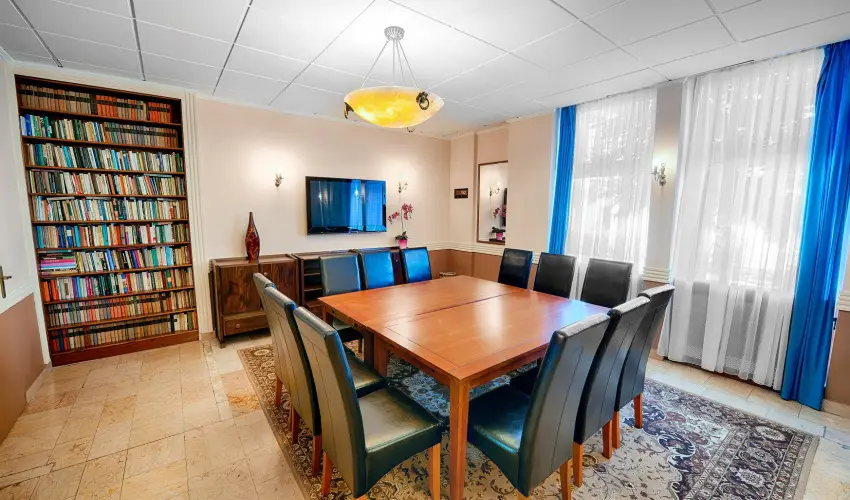 Hotel �rottk� K�szeg - M�rcius 15. (min. 2 �j)
