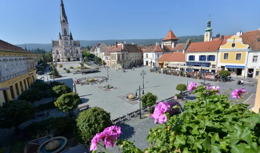 Hotel �rottk� K�szeg - M�rcius 15. (min. 2 �j)