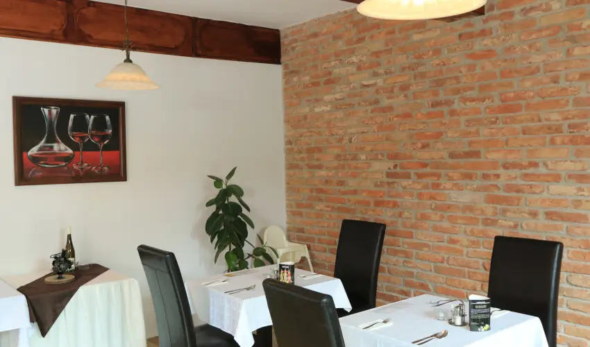 Hotel �rottk� K�szeg - M�rcius 15. (min. 2 �j)