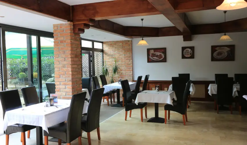 Hotel �rottk� K�szeg - M�rcius 15. (min. 2 �j)