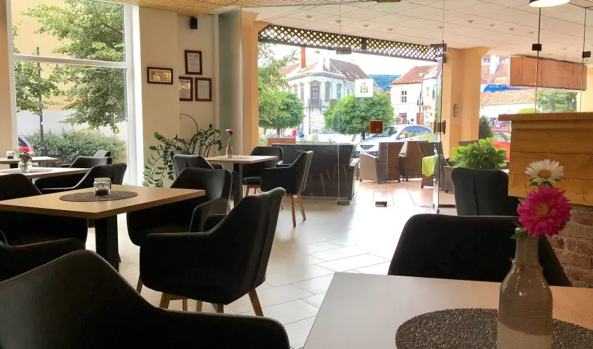 Hotel �rottk� K�szeg - M�rcius 15. (min. 2 �j)