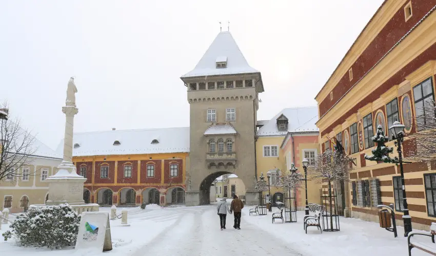 Hotel �rottk� K�szeg - M�rcius 15. (min. 2 �j)