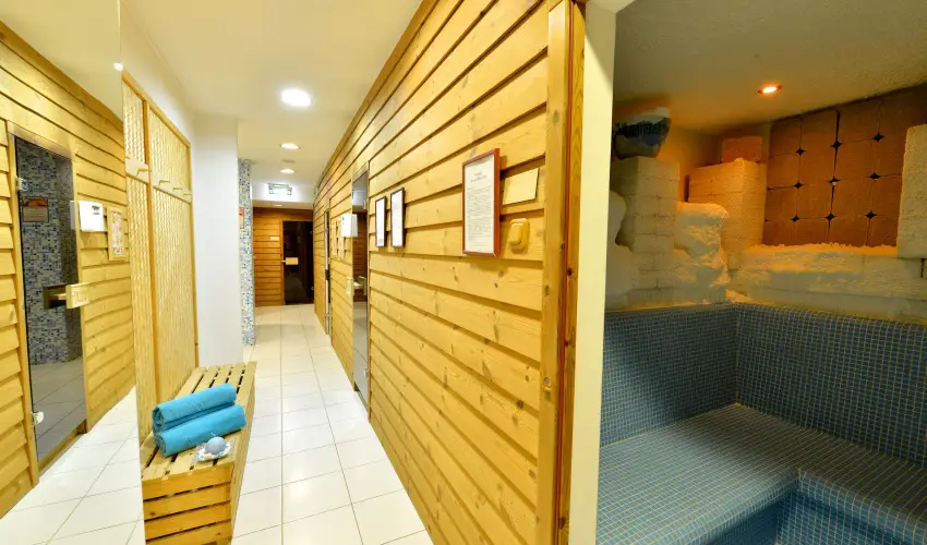 Hotel �rottk� K�szeg - M�rcius 15. (min. 2 �j)