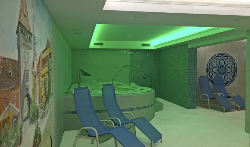 Hotel �rottk� K�szeg - M�rcius 15. (min. 2 �j)