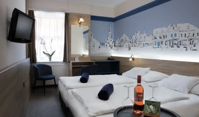 Hotel �rottk� K�szeg - M�rcius 15. (min. 2 �j)