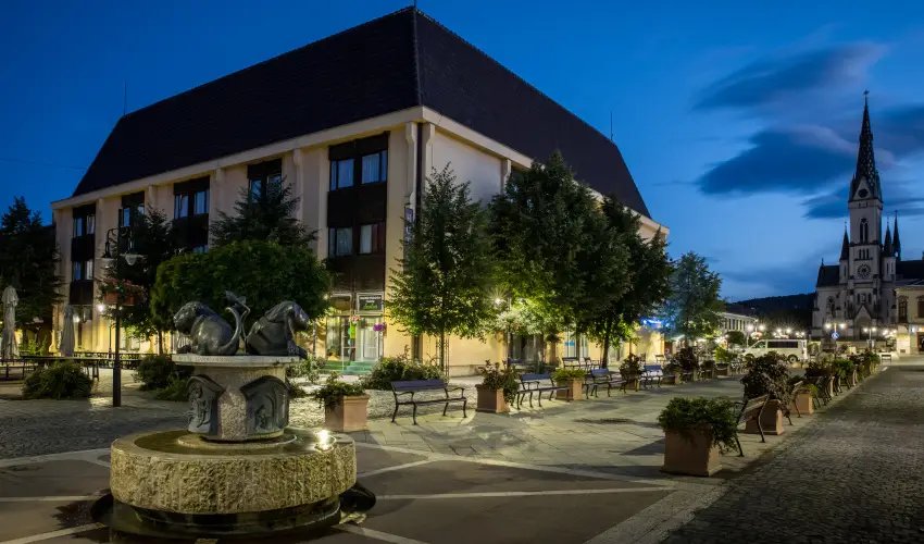 Hotel �rottk� K�szeg - M�rcius 15. (min. 2 �j)