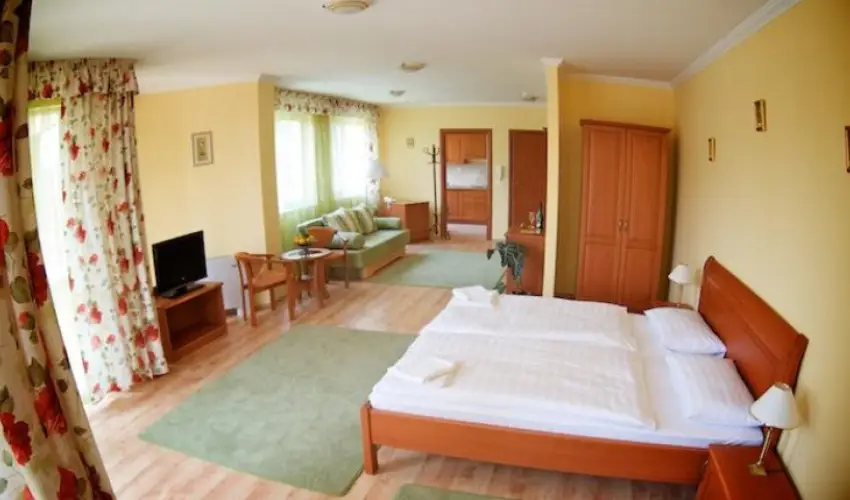 Hotel J�rja Hajd�szoboszl� - M�rcius 15.