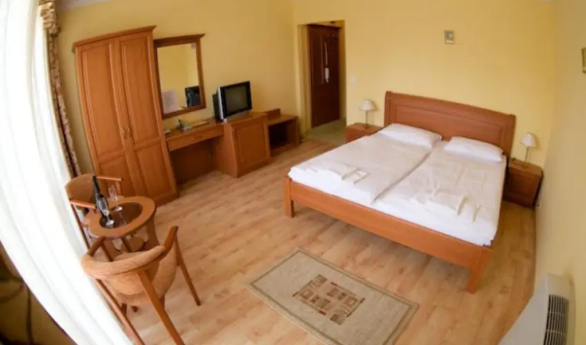 Hotel J�rja Hajd�szoboszl� - M�rcius 15.