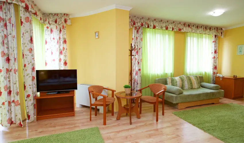 Hotel J�rja Hajd�szoboszl� - M�rcius 15.