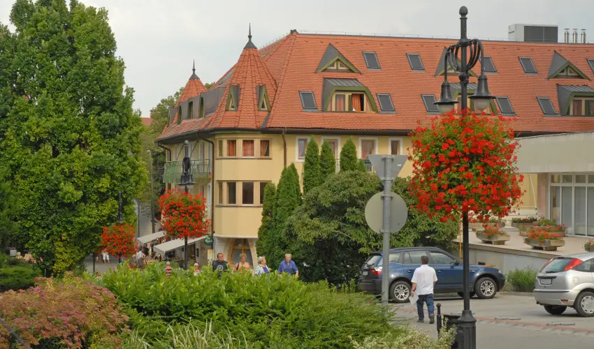 Hotel Kalma H�v�z - M�rcius 15. - teljes el�refizet�ssel