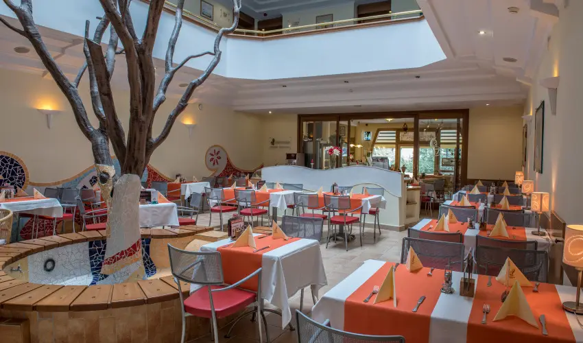 Hotel Kalma H�v�z - M�rcius 15. - teljes el�refizet�ssel
