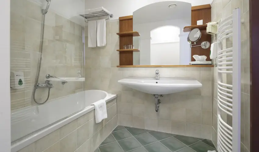 Hotel Karos Spa Zalakaros - M�rcius 15.  (min. 2 �j)