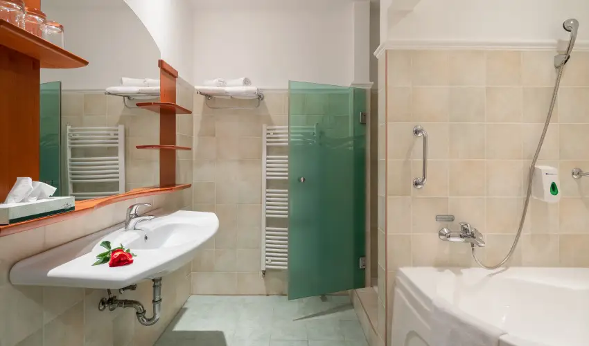 Hotel Karos Spa Zalakaros - M�rcius 15.  (min. 2 �j)