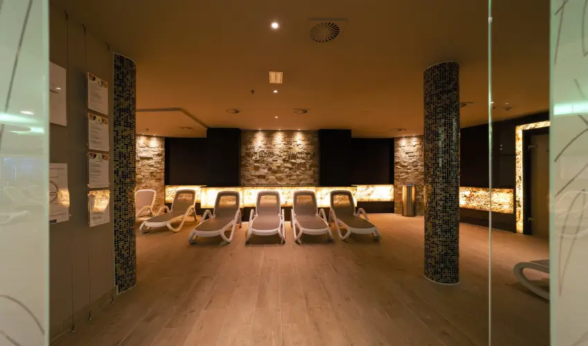 Hotel Karos Spa Zalakaros - M�rcius 15.  (min. 2 �j)