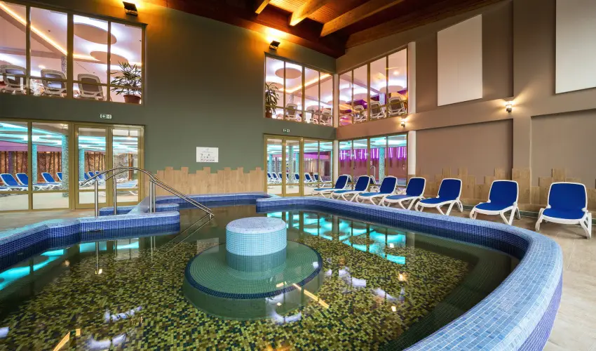 Hotel Karos Spa Zalakaros - M�rcius 15.  (min. 2 �j)