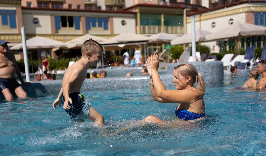 Hotel Karos Spa Zalakaros - M�rcius 15.  (min. 2 �j)