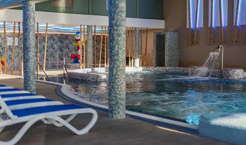 Hotel Karos Spa Zalakaros - M�rcius 15.  (min. 2 �j)