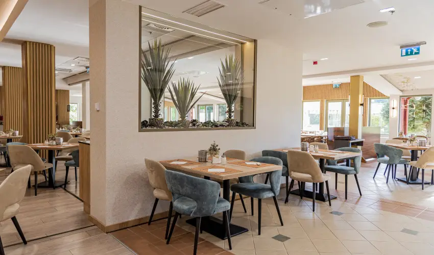 Hotel Karos Spa Zalakaros - M�rcius 15.  (min. 2 �j)