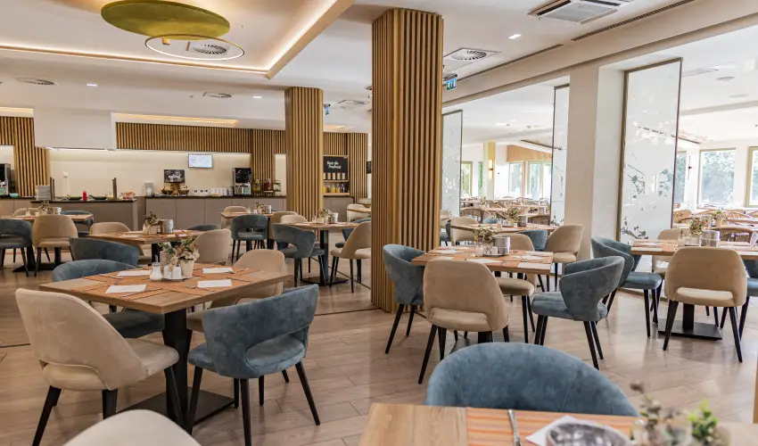 Hotel Karos Spa Zalakaros - M�rcius 15.  (min. 2 �j)
