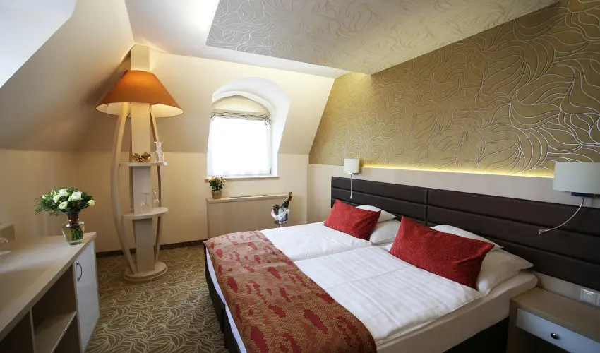 Hotel Kiss Tata - M�rcius 15.