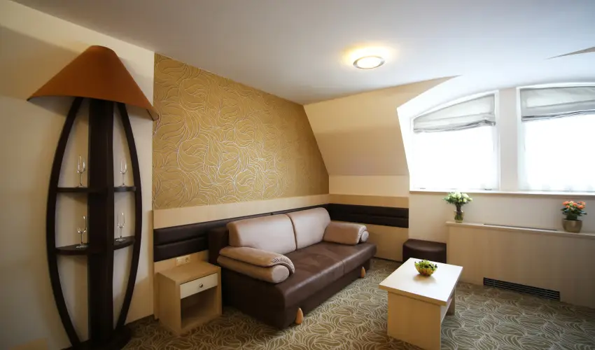 Hotel Kiss Tata - M�rcius 15.