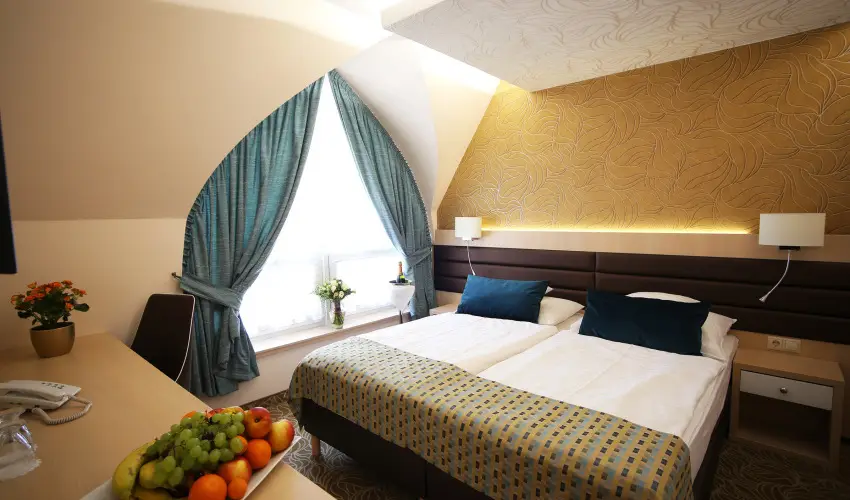 Hotel Kiss Tata - M�rcius 15.